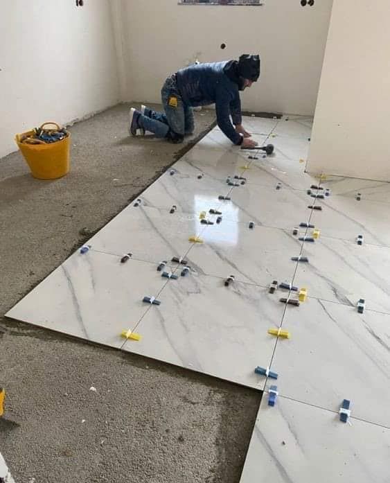 Großformatige Feinsteinzeug-Verlegung im Koblenzer Hotelprojekt 2019, 1.200 m² Gesamtfläche